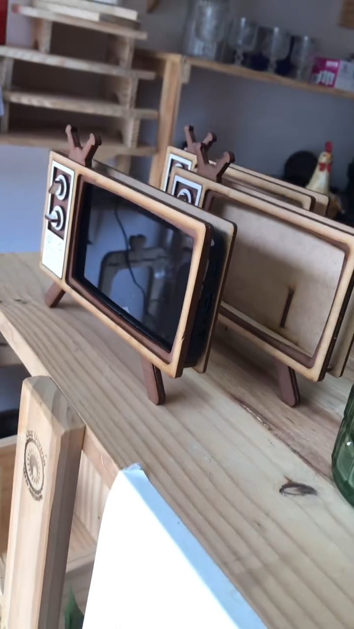 Retro TV Style wooden Mobile Stand